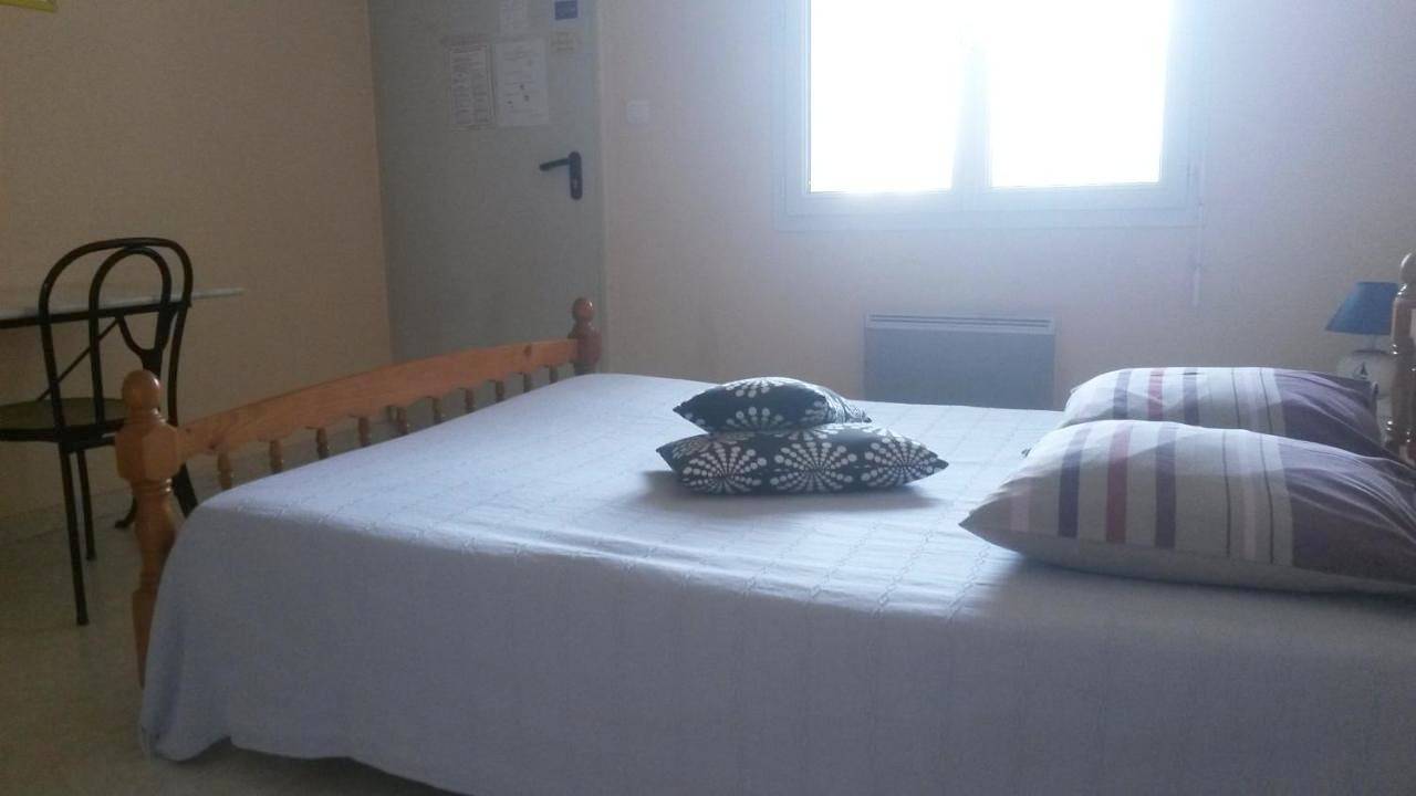 Double Room with Private Bathroom in Rorthais, Mauléon