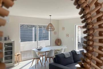 Location de vacances pour 8 personnes, avec terrasse et jardin à Alleins