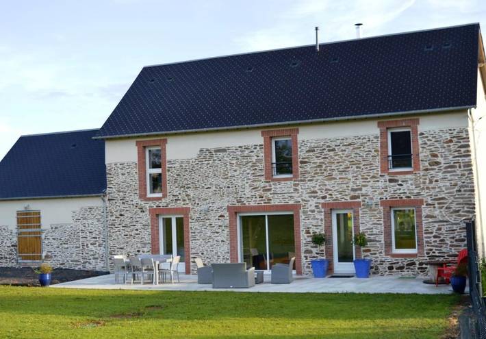Location de vacances pour 8 personnes, avec Terrasse ainsi que Jardin et Vue à Saint-Clair-sur-l'Elle