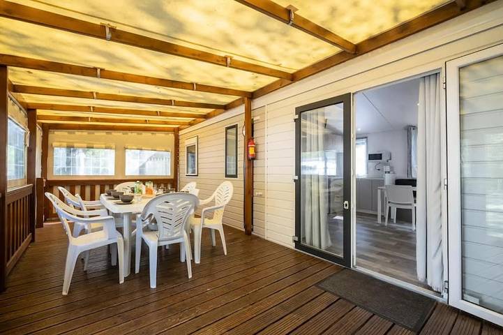 Camping pour 8 personnes, avec terrasse et piscine dans Fontenay-le-Comte