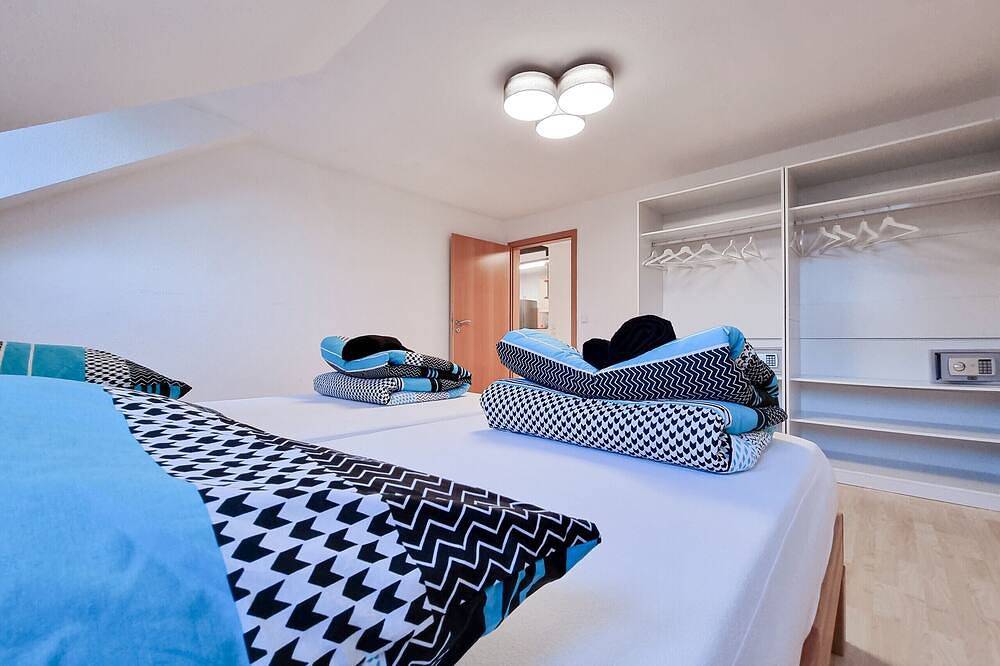 Ganze Wohnung, Alpha Apartments: Xxl Dachstudio, 8 Bett, Terrasse in Krefeld, Niederrhein