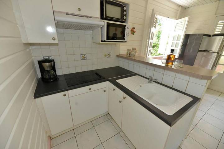 Location de vacances pour 5 personnes, avec vue et jardin ainsi que piscine et bassin pour enfant à Le François - 4