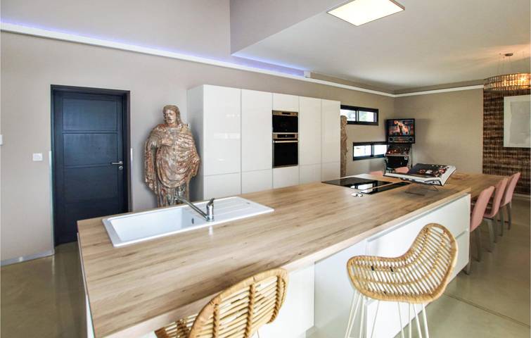 Location de vacances pour 8 personnes, avec piscine ainsi que jardin et terrasse à Montélimar - 4