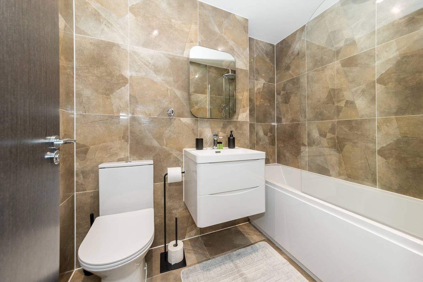 Apartamento entero, Brand New Flat with Ac 5-Min Walk to Town Centre - Pass the Keys in Reading, Berkshire