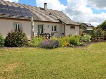 Gîte pour 6 personnes, avec terrasse et jardin dans Valencisse