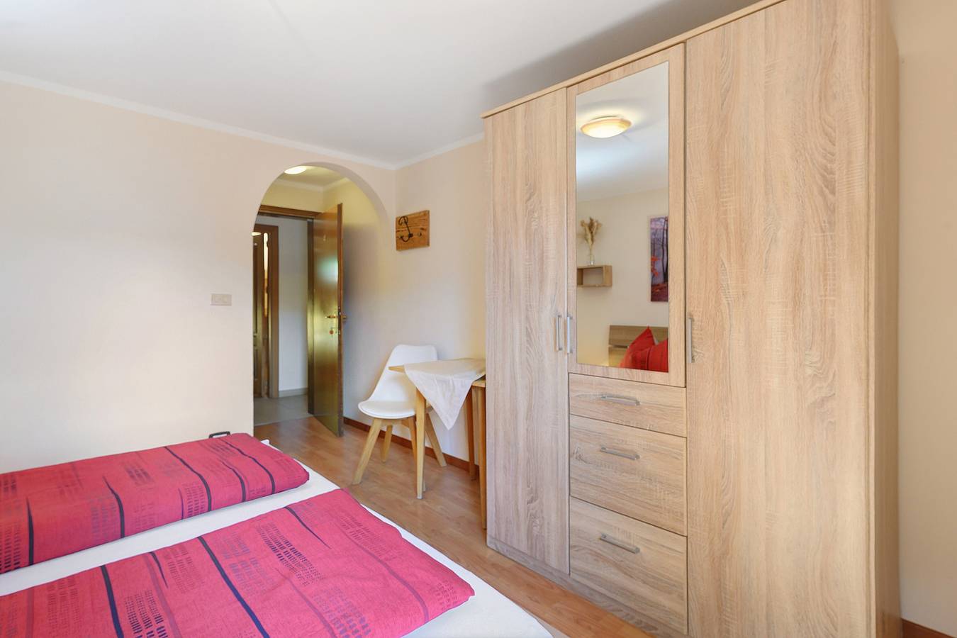 Room 'Rienznerhof Fernblick No. 4' with Mountain View, Shared Terrace & Wi-Fi in Gleno, Montan