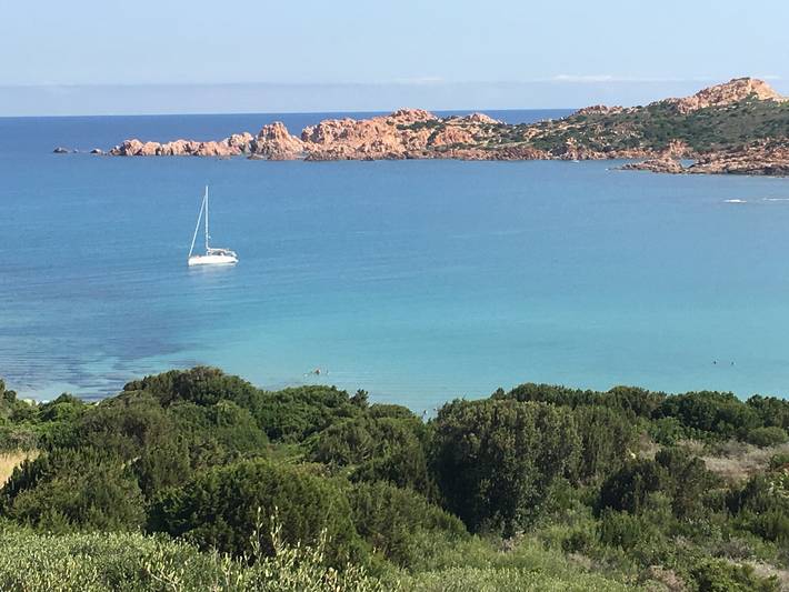Appartement entier, Appartement 'Monolocale' avec vue mer, jardin privé et climatisation in Pischinazza, Trinità d'Agultu e Vignola