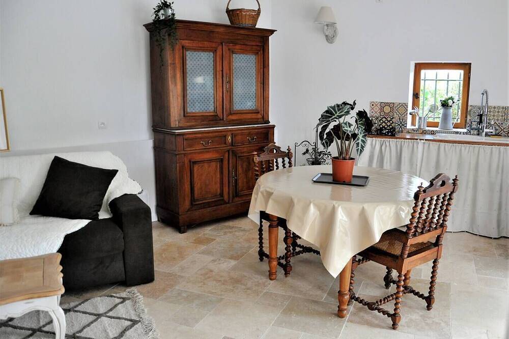 Ganze Wohnung, L' Atelier in Cornillon, Nimes und Umgebung