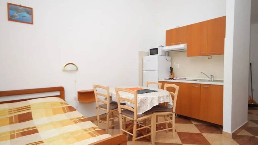 Gîte pour 2 personnes, avec terrasse dans Lastovo - 4