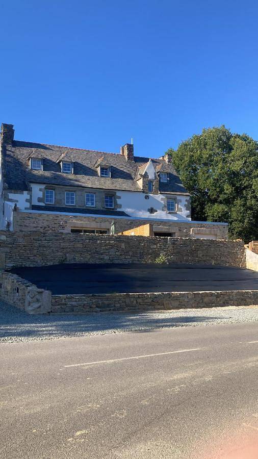 Maison d’hôte pour 32 personnes, avec vue et terrasse, animaux acceptés à Plounéventer