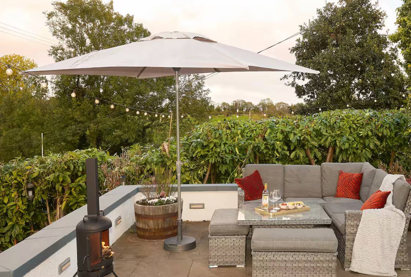 Luxurious tranquil private sleeps 8 free parking in Trim, Condado de Meath