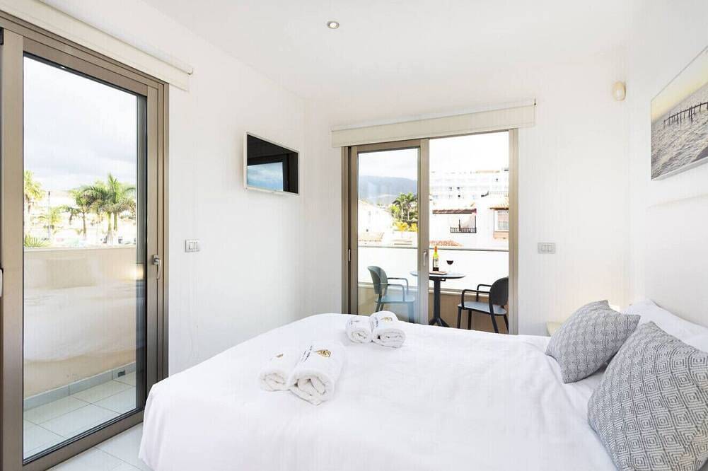 Entire apartment, Modern apartment with terrace and sea views in La Caleta, Adeje