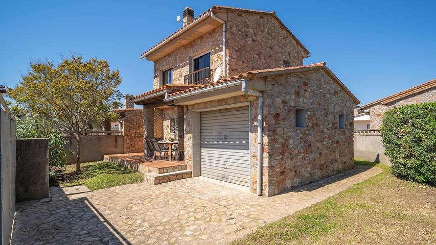 Casa rural para 6 personas, con terraza y jardín, Se admiten mascotas en La Escala