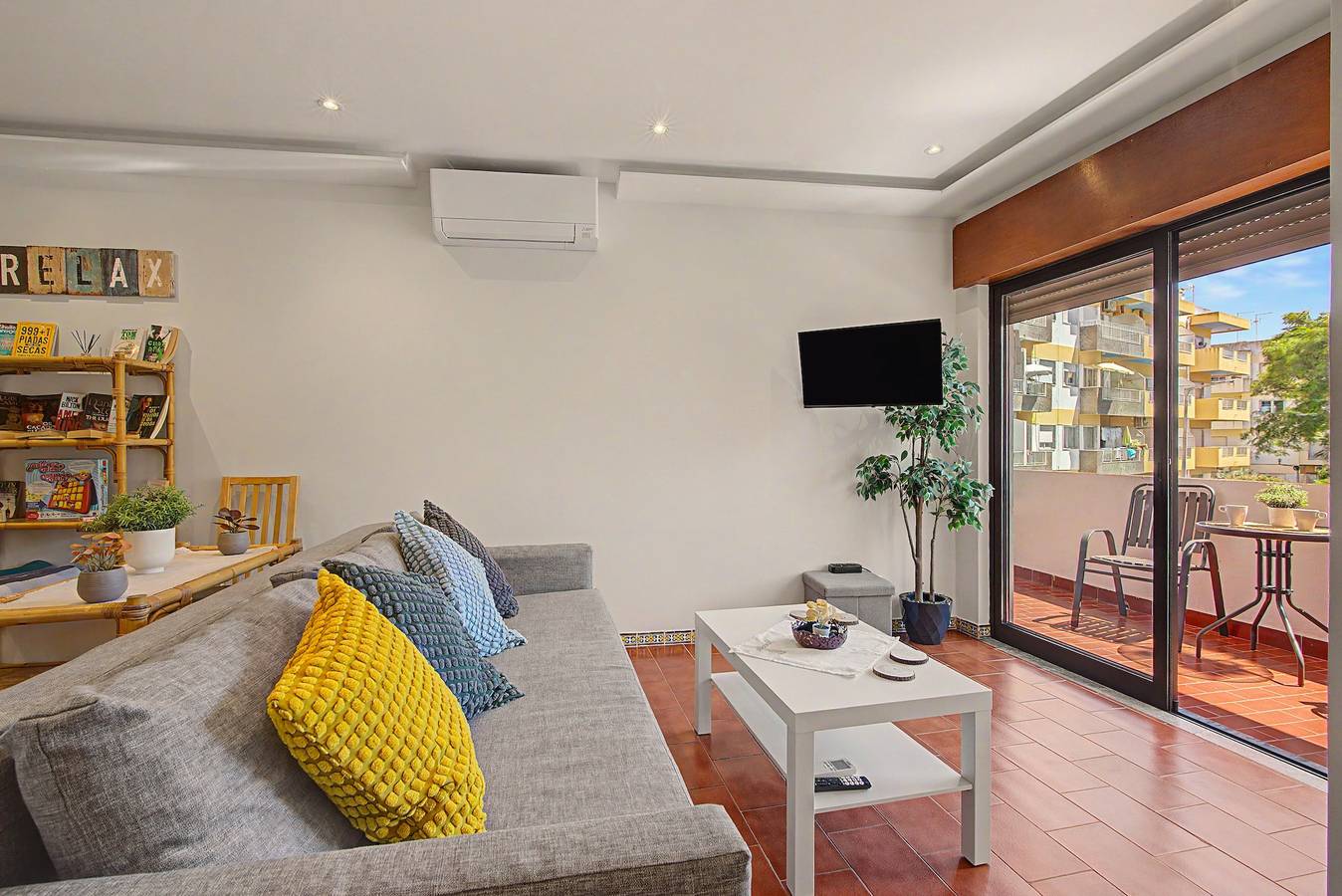 Ganze Wohnung, Apartment 'Good Vibes Quarteira' mit Balkon, Wlan und Klimaanlage in Cavacos, Quarteira