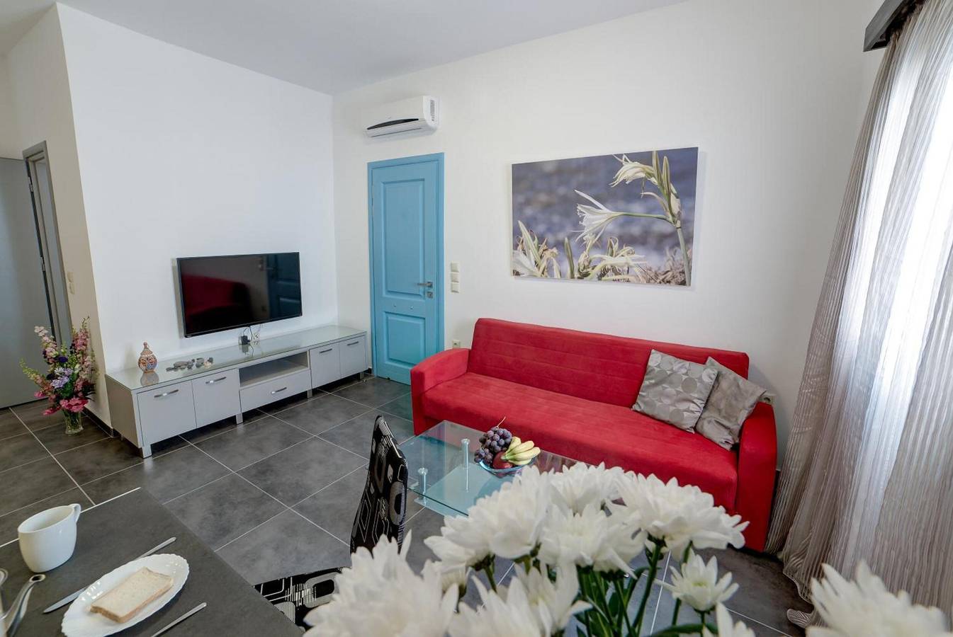 Entire apartment, Apartment '3  44' with Mountain View, Wi-Fi and Air Conditioning in Perissa, Santorini