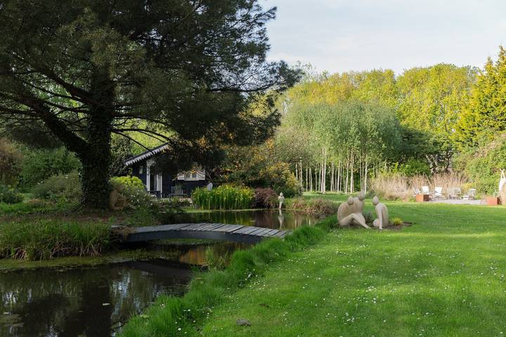 La Casa de los Carboneros: terraza privada, Wi-Fi, bomba de calor, jardín artístico in La Chapelle-sur-Dun, Región de Dieppe