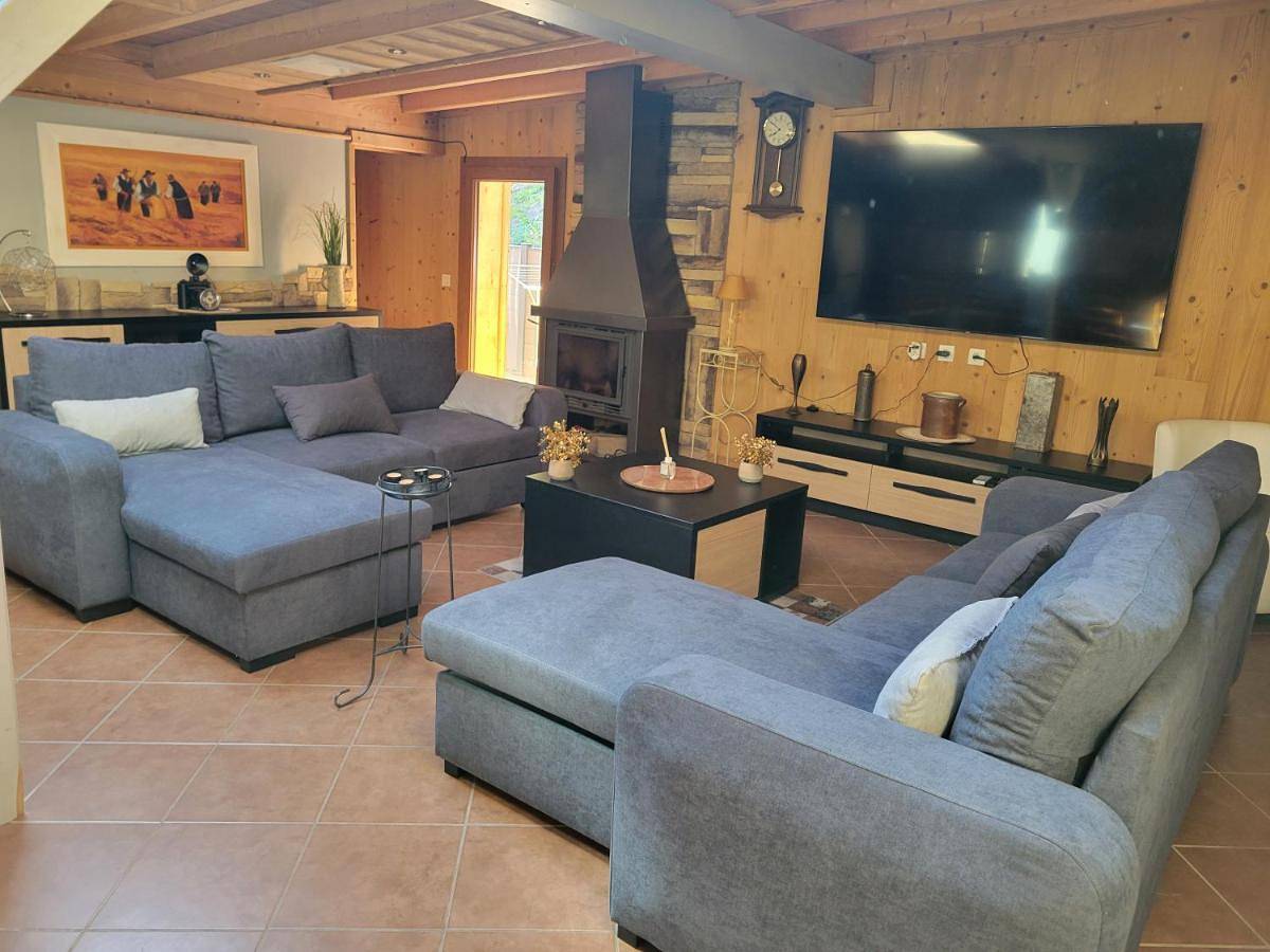 Appartement entier, Apartment in Sainte-Marie-de-Cuines, Région de Saint-Jean-de-Maurienne
