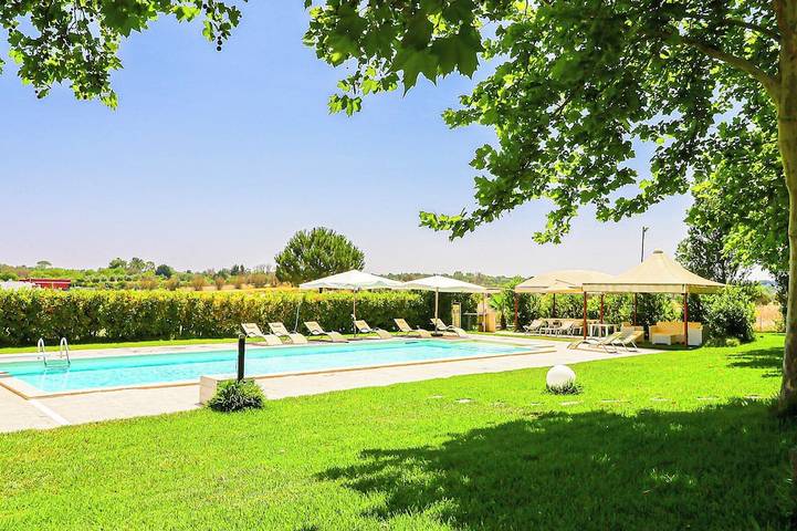 Ferienhaus für 6 Personen, mit Garten und Pool sowie Balkon
