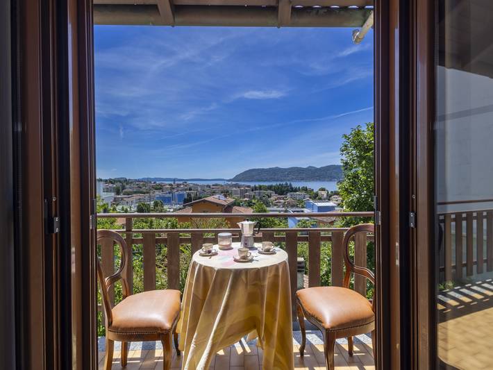 Location de vacances pour 4 personnes, avec vue sur le lac ainsi que balcon et jardin dans Verbania - 2