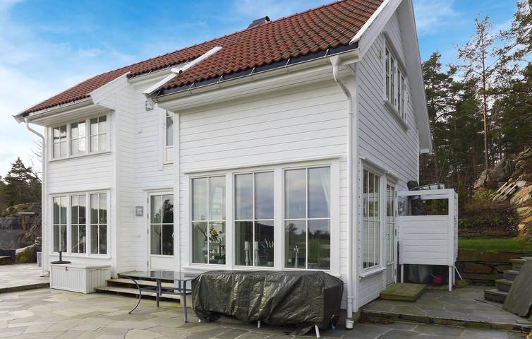 Ferienhaus für 8 Personen mit Terrasse in Lillesand