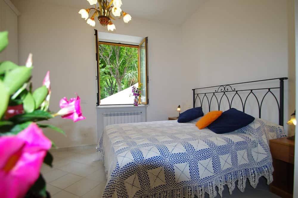 Apartamento entero, Muy bonita casa con gran terraza y vistas al mar a tan sólo 6 km de Positano in Praiano, Costa Amalfitana