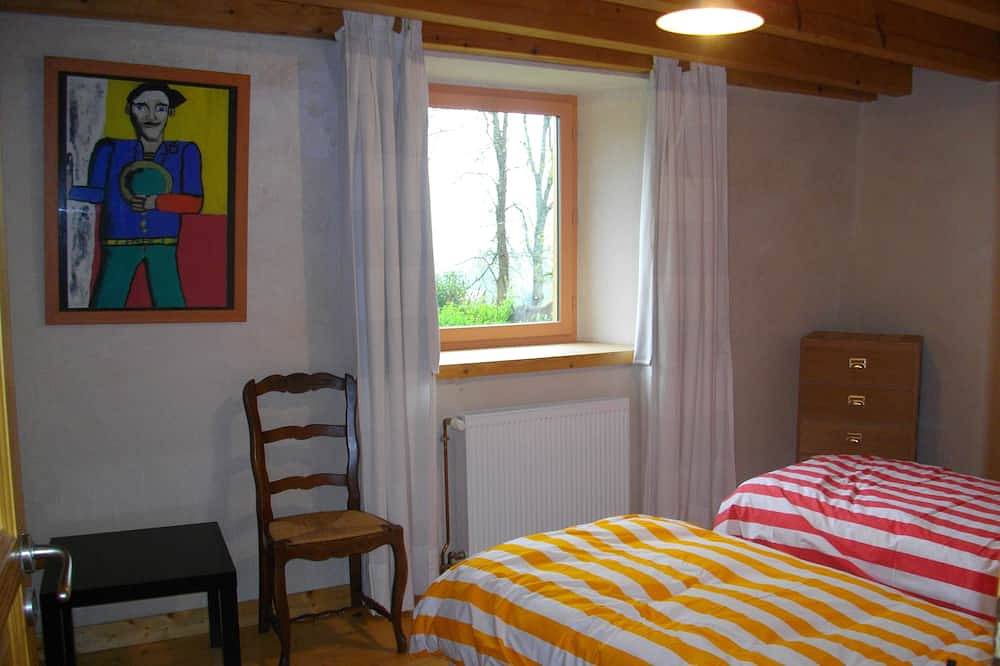 Maison chaleureuse au calme .Idéale pour  randonner vers les hauts plateaux . in Job, Région d'Ambert