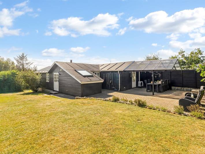 Ferienhaus für 6 Personen, mit Whirlpool und Terrasse