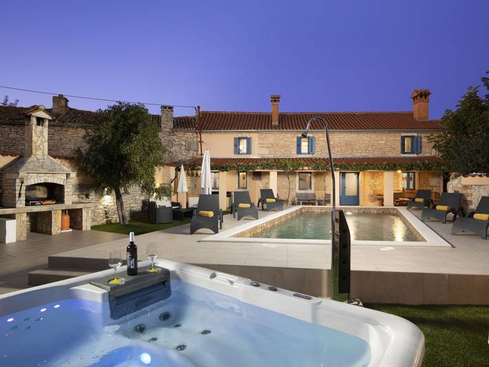 Ferienhaus für 7 Personen, mit Sauna und Pool sowie Terrasse und Garten