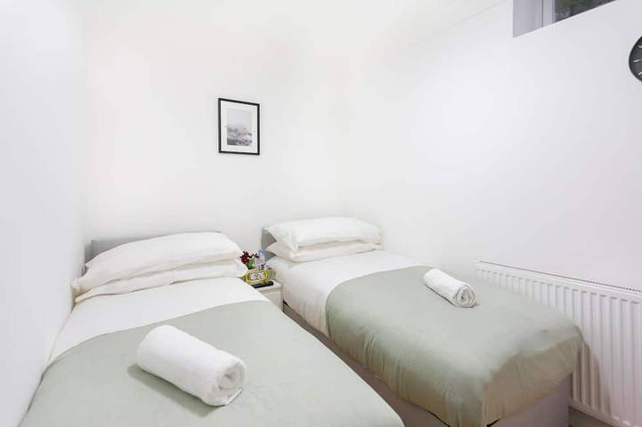 Bed and breakfast for 2 people in London