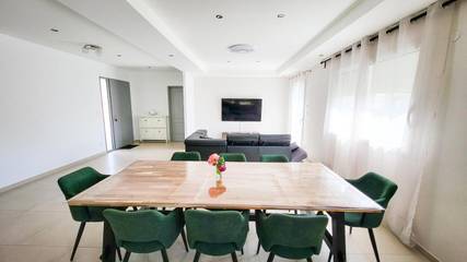Gîte pour 7 personnes, avec jardin à Pont-Évêque
