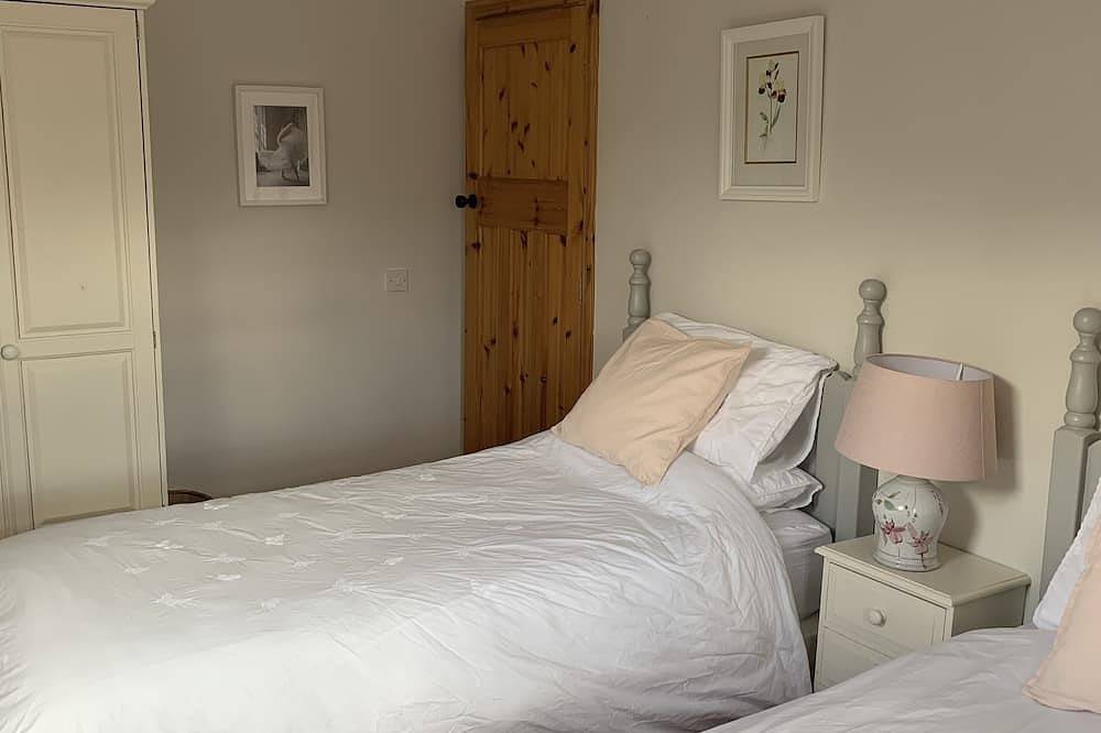 Beautiful  4* cottage 5 minutes from Kenmare, Co. Kerry, Ireland in Kenmare, County Kerry