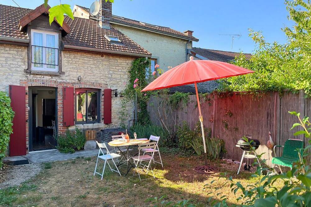 Maison authentique en pierre avec jardin à Bayel in Bayel, Aube