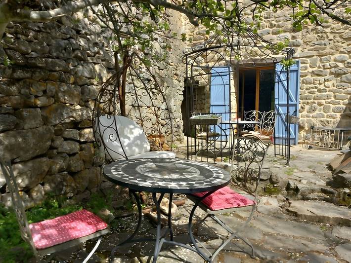 Gîte pour 5 personnes, avec terrasse et jardin