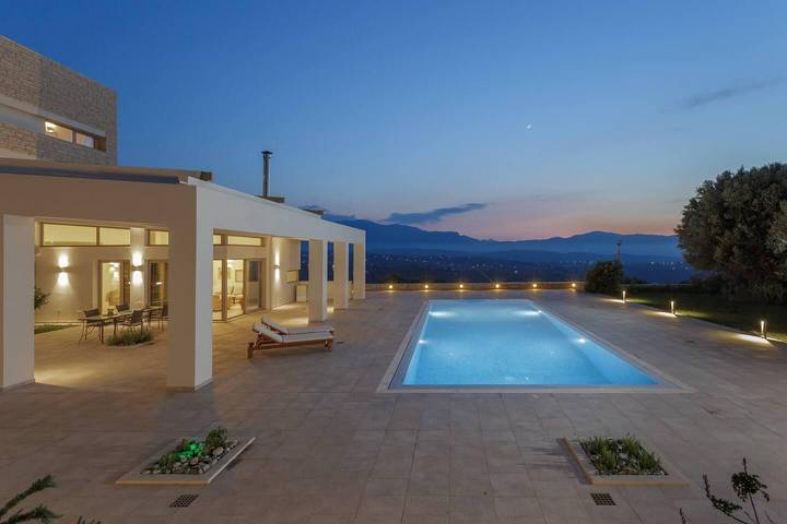 Ferienhaus für 10 Personen, mit Meerblick und Whirlpool sowie Terrasse und Garten in Heraklion - 2