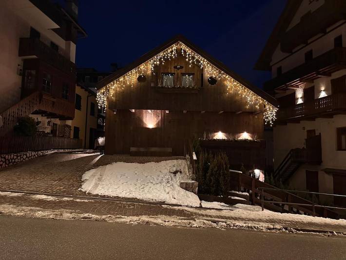 Chalet per 10 persone, con terrazza e panorama nonché piscina e sauna, con animali domestici a Roma