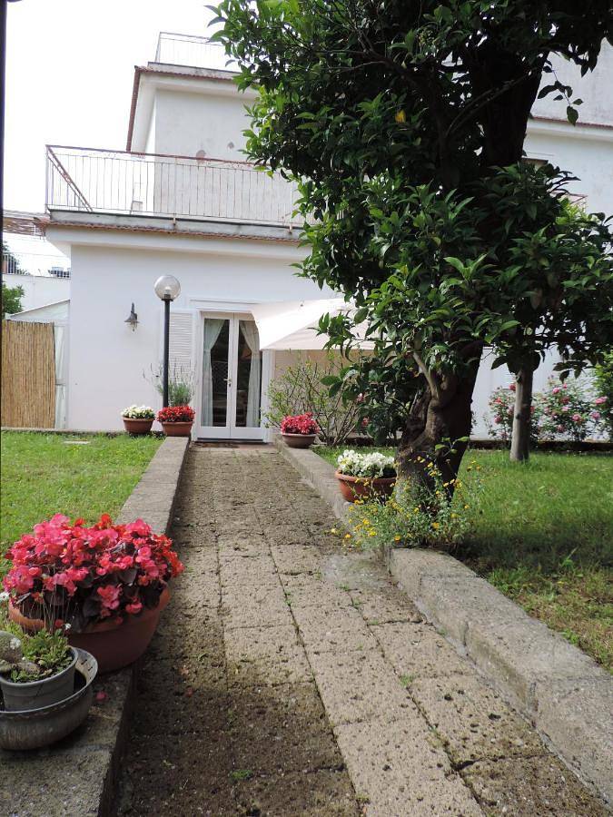 Apartment with Garden View in Piano di Sorrento, Sorrento Coast