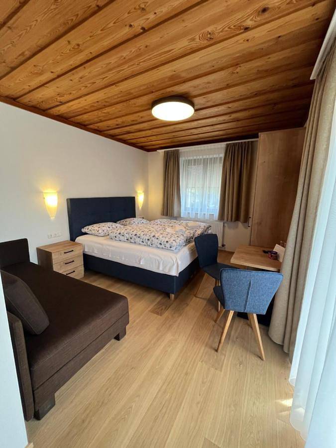 Classic Triple Room in Salzkammergut-Berge, Hallein