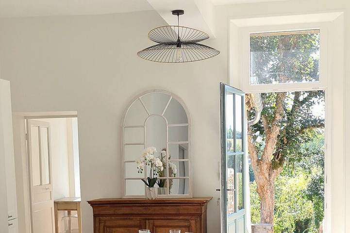 Location de vacances pour 5 personnes, avec jardin à Besson