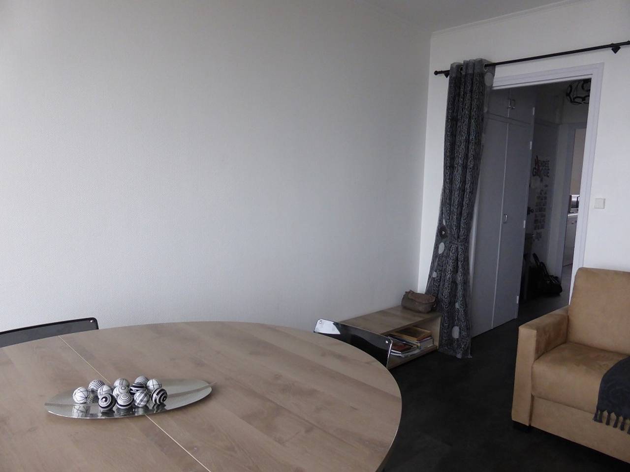 Entire apartment, Seafront Apartment in Les Sables-d'Olonne – Renovated, 4 Guests, Balcony, Near Beach & Thalassotherapy in Vendée