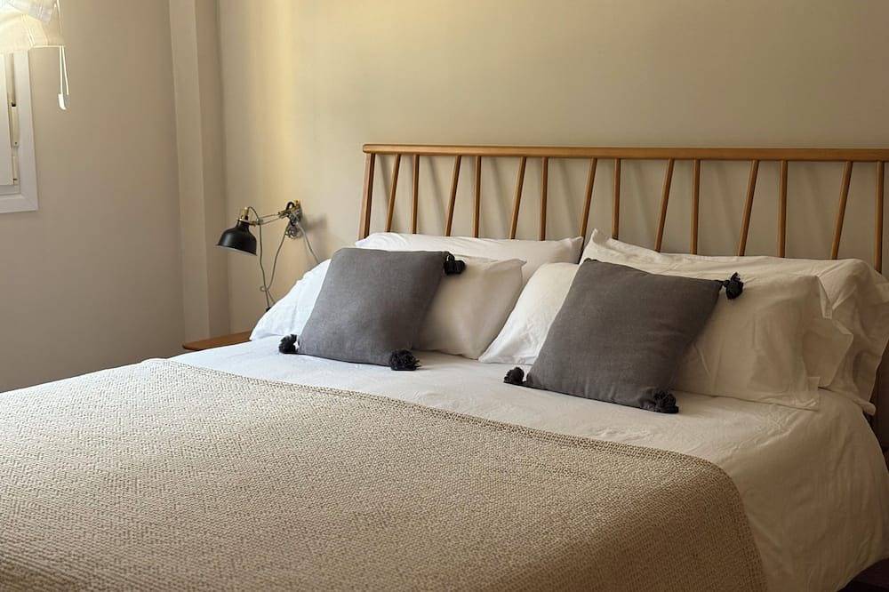 Entire apartment, 2-bedroom apartment with garden & parking in Urkizaur, Bakio