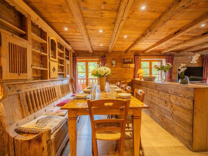 Appartement entier, Spacieux appart 5 ch au cœur du village, charme savoyard, Wifi, cheminée décorative in La Clusaz, Région d'Annecy