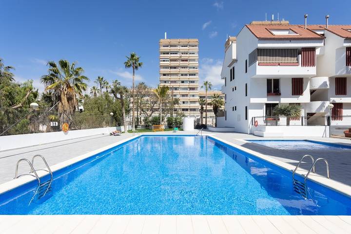 Entire apartment, Home2Book Cozy Flat Las Americas Beach, Pool in Playa de las Américas, Arona