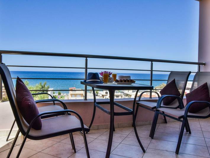 Gîte pour 7 personnes, avec balcon dans Stalos - 4