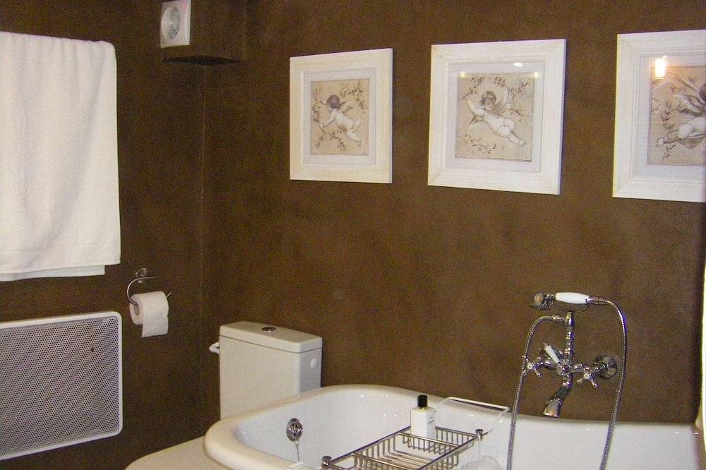 Drei Ebenen -2 Schlafzimmer-2 Badezimmer-im Freien Terrasse-komplett renoviert in Saignon, Regionaler Naturpark Luberon