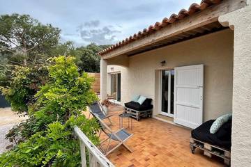 Location de vacances pour 6 personnes, avec terrasse et jardin à Corbara