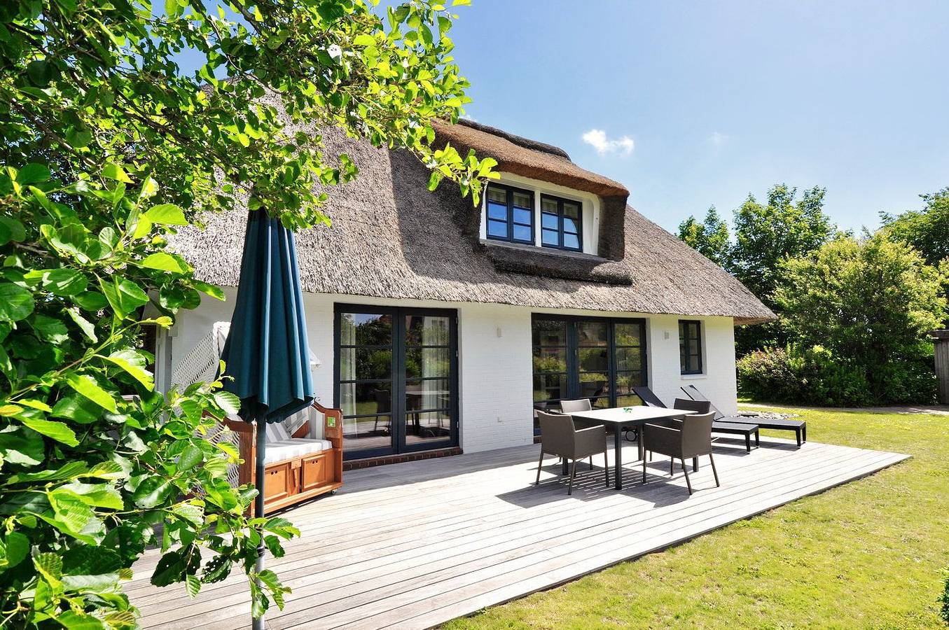Ferienhaus "Lo's Cottage"- Modernes Reetdachhaus mit Sauna im Garten für 6 Personen in St. Peter-Ording, Eiderstedt