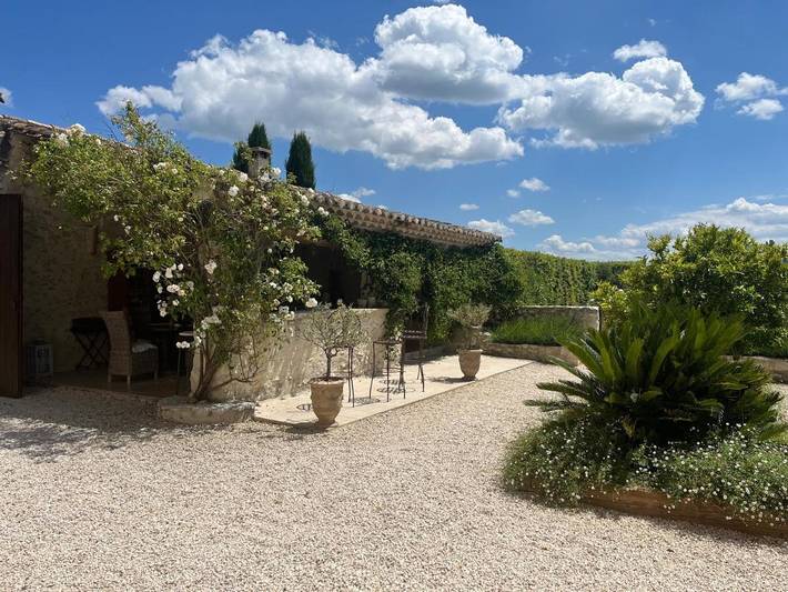Chambre d’hôte pour 5 personnes, avec terrasse et piscine ainsi que jardin et vue - 1