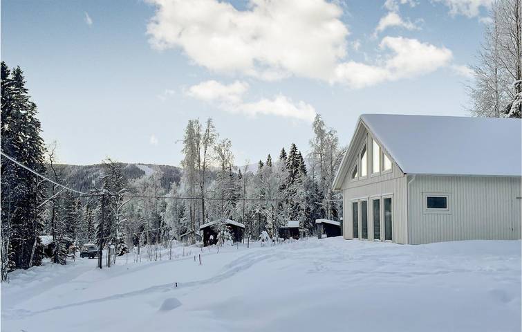 Hus för 8 Personer med trädgård in Jämtland