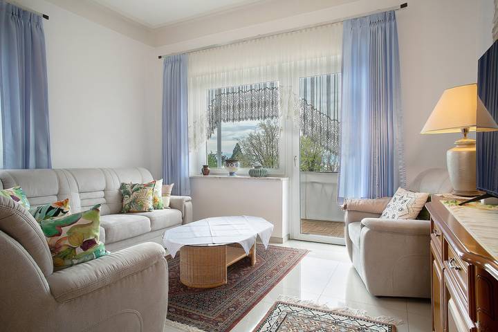 Ganze Wohnung, Ferienwohnung "Thaicenter Bodensee 2" mit Seeblick, Balkon und Wlan in Friedrichshafen, Region Bodensee-Oberschwaben