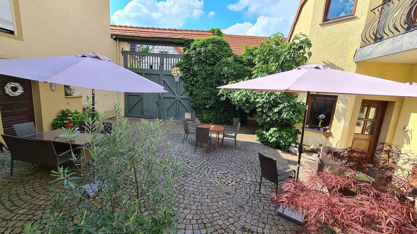Zimmer, mit Terrasse und Garten